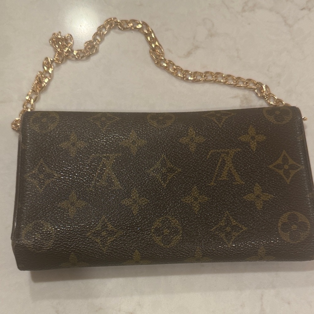 ***SOLD*** Louis Vuitton Brown Sarah Wallet with Chain and COA - Picture 5 of 9